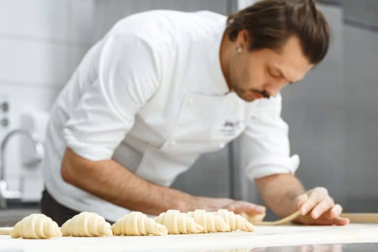 Pastry Chef - Salary, How to Become, Job Description & Best Schools