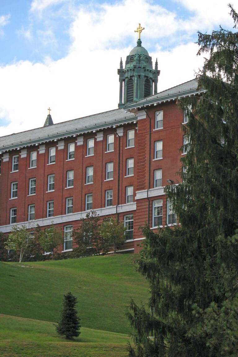 College of the Holy Cross Tuition, Rankings, Majors, Alumni