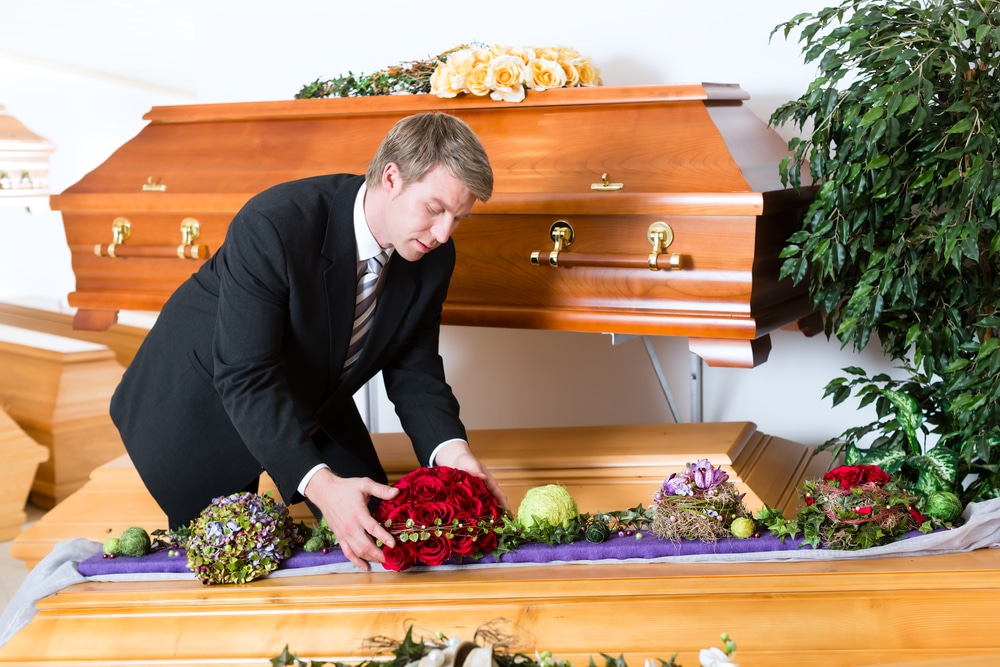 Mortician Salary How To Become Job Description Best Schools