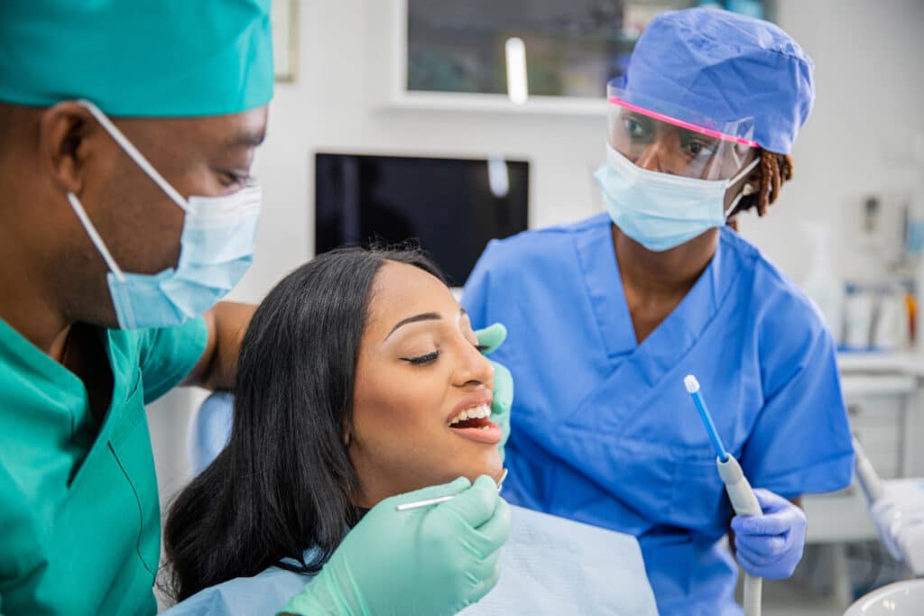 lead-dental-assistant-who-they-are-duties-salary-and-more